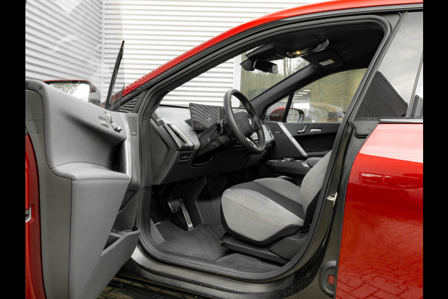 BMW iX xDrive60 112kWh - M-Sport - Trekhaak - ACC- Harman Kardon