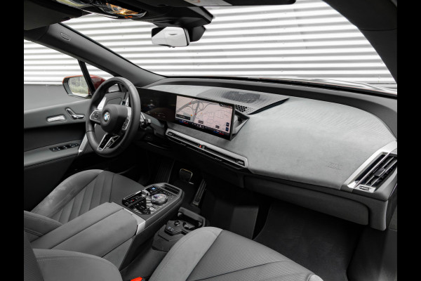 BMW iX xDrive60 112kWh - M-Sport - Trekhaak - ACC- Harman Kardon