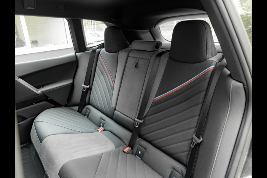BMW iX xDrive60 112kWh - M-Sport - Trekhaak - ACC- Harman Kardon