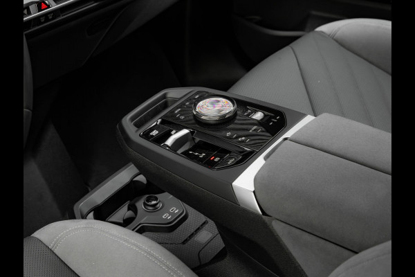 BMW iX xDrive60 112kWh - M-Sport - Trekhaak - ACC- Harman Kardon