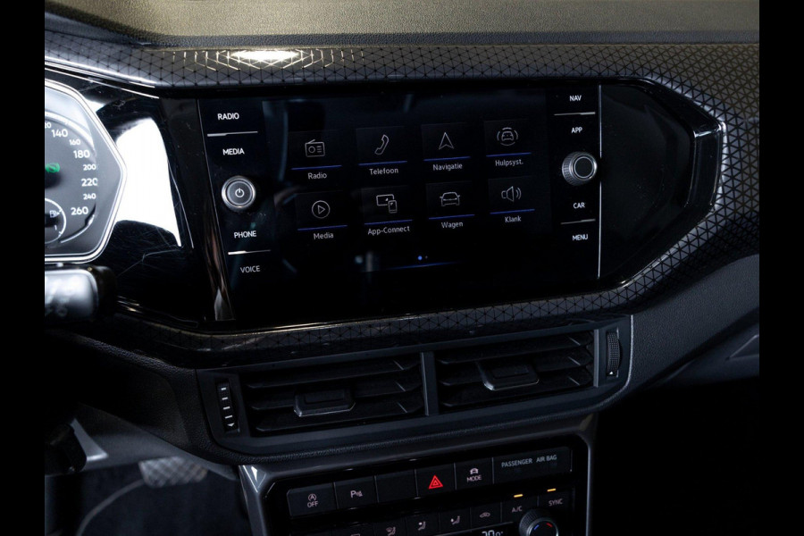 Volkswagen T-Cross 1.5 TSI Style / 150pk / Achteruitrijcamera / Apple Carplay