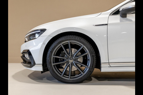 Volkswagen Passat Variant 1.5 TSI R-Line Business + / 150pk / Panorama dak / Achteruitrij camera / Stoelverwarming /