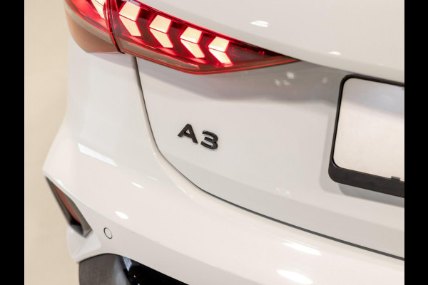 Audi A3 Sportback 35 TFSI S-Line edition / 150pk / Panorama dak / Sonos / Achteruitrij camera /