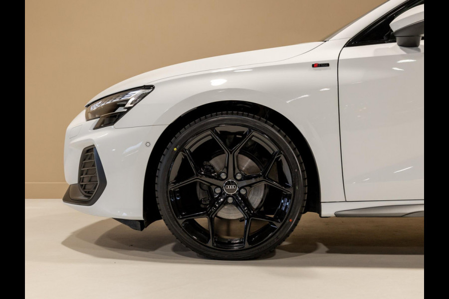Audi A3 Sportback 35 TFSI S-Line edition / 150pk / Panorama dak / Sonos / Achteruitrij camera /