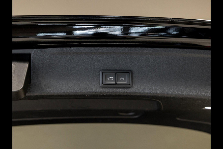 Audi A4 Avant 2.9 TFSI RS 4 quattro / 450pk / Panorama dak / Head up display / Carbon /
