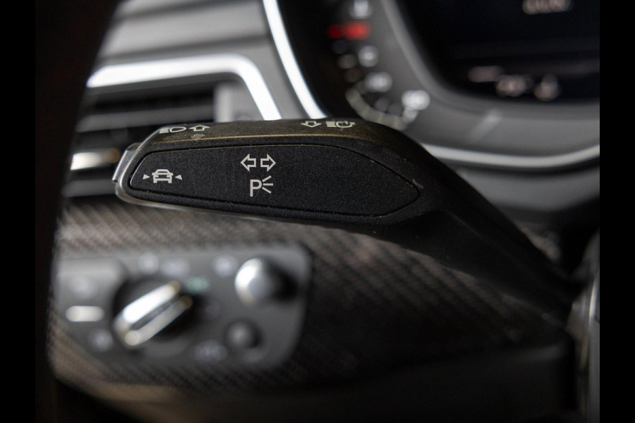 Audi A4 Avant 2.9 TFSI RS 4 quattro / 450pk / Panorama dak / Head up display / Carbon /