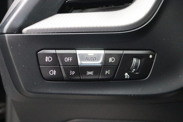 BMW 1-serie 118i 140PK Automaat Executive Edition M-Sport Sportstoelen/Parkeerhulp/Navigatie/Cruise-control