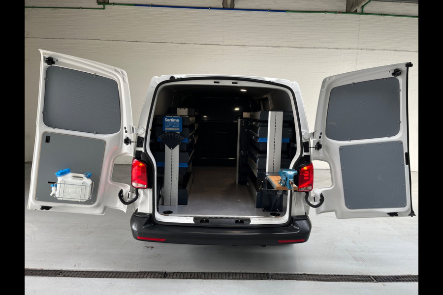Volkswagen Transporter Automaat DSG Servicewagen 2.0 TDI 150pk L2H1 3Persoons Sortimo Inrichting, Airco, Navigatie, RIJKLAARPRIJS!