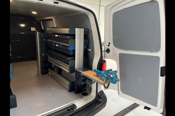 Volkswagen Transporter Automaat DSG Servicewagen 2.0 TDI 150pk L2H1 3Persoons Sortimo Inrichting, Airco, Navigatie, RIJKLAARPRIJS!