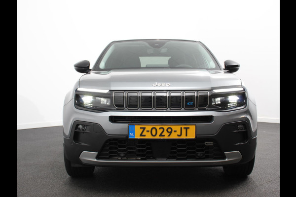 Jeep Avenger Summit 54 kWh SOH 96,5 % Camera Lichtmetalen Velgen 18" Navigatie Apple Carplay/ Android Auto Sfeerverlichting Parkeersensor achter Cruise Control Stoelverwarming Full LED Virtual Cockpit Climate Control Two tone Electrisch bedienbare achterkep