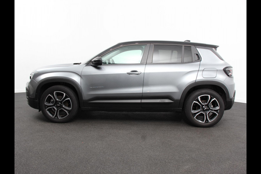 Jeep Avenger Summit 54 kWh SOH 96,5 % Camera Lichtmetalen Velgen 18" Navigatie Apple Carplay/ Android Auto Sfeerverlichting Parkeersensor achter Cruise Control Stoelverwarming Full LED Virtual Cockpit Climate Control Two tone Electrisch bedienbare achterkep