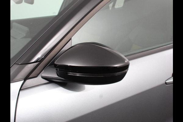 Jeep Avenger Summit 54 kWh SOH 96,5 % Camera Lichtmetalen Velgen 18" Navigatie Apple Carplay/ Android Auto Sfeerverlichting Parkeersensor achter Cruise Control Stoelverwarming Full LED Virtual Cockpit Climate Control Two tone Electrisch bedienbare achterkep