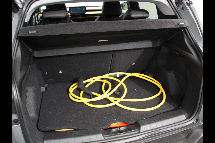 Jeep Avenger Summit 54 kWh SOH 96,5 % Camera Lichtmetalen Velgen 18" Navigatie Apple Carplay/ Android Auto Sfeerverlichting Parkeersensor achter Cruise Control Stoelverwarming Full LED Virtual Cockpit Climate Control Two tone Electrisch bedienbare achterkep