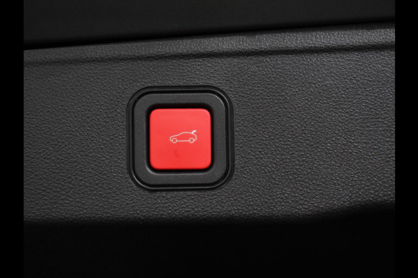 Jeep Avenger Summit 54 kWh SOH 96,5 % Camera Lichtmetalen Velgen 18" Navigatie Apple Carplay/ Android Auto Sfeerverlichting Parkeersensor achter Cruise Control Stoelverwarming Full LED Virtual Cockpit Climate Control Two tone Electrisch bedienbare achterkep