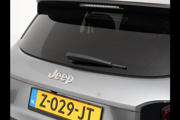 Jeep Avenger Summit 54 kWh SOH 96,5 % Camera Lichtmetalen Velgen 18" Navigatie Apple Carplay/ Android Auto Sfeerverlichting Parkeersensor achter Cruise Control Stoelverwarming Full LED Virtual Cockpit Climate Control Two tone Electrisch bedienbare achterkep