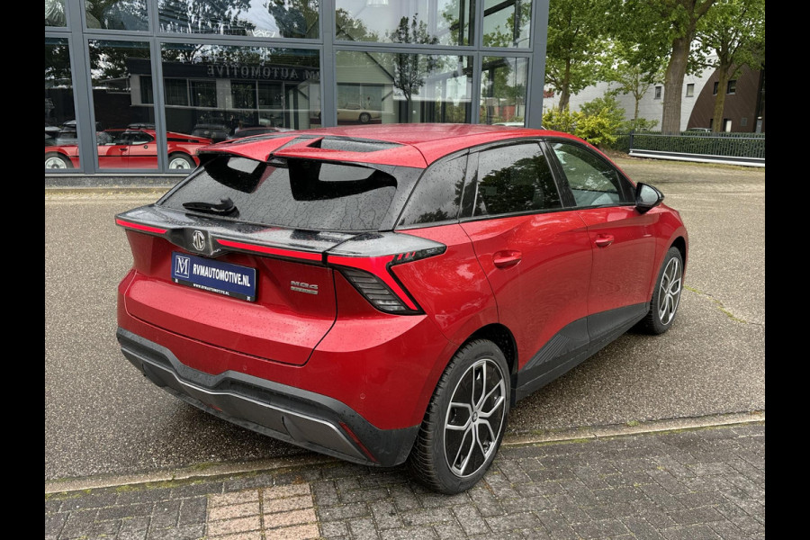 MG Mg4 electric Luxury 64 kWh SOH 97% | 7.000KM! |360 CAMERA| 7 JAAR MG GARANTIE T/M 04-2031| ELEK. STOEL| DODE HOEK SENSOR| STOEL + STUURVERWARMING| ADAPTIVE CRUISE CONTROL