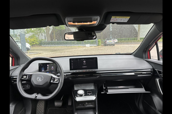 MG Mg4 electric Luxury 64 kWh SOH 97% | 7.000KM! |360 CAMERA| 7 JAAR MG GARANTIE T/M 04-2031| ELEK. STOEL| DODE HOEK SENSOR| STOEL + STUURVERWARMING| ADAPTIVE CRUISE CONTROL