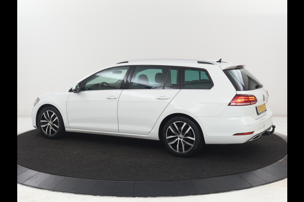 Volkswagen Golf 1.5 TSI Highline | Carplay | Full LED | Trekhaak | Camera | Adaptive cruise | Navigatie | Parkeerhulp | Virtual Cockpit | Climate control | Bluetooth | Getint glas