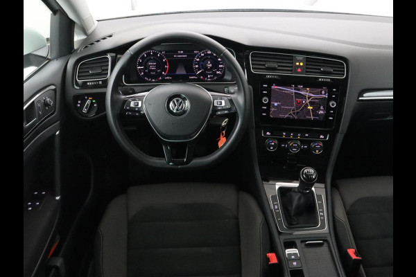 Volkswagen Golf 1.5 TSI Highline | Carplay | Full LED | Trekhaak | Camera | Adaptive cruise | Navigatie | Parkeerhulp | Virtual Cockpit | Climate control | Bluetooth | Getint glas