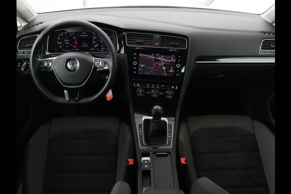 Volkswagen Golf 1.5 TSI Highline | Carplay | Full LED | Trekhaak | Camera | Adaptive cruise | Navigatie | Parkeerhulp | Virtual Cockpit | Climate control | Bluetooth | Getint glas