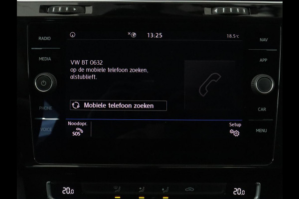 Volkswagen Golf 1.5 TSI Highline | Carplay | Full LED | Trekhaak | Camera | Adaptive cruise | Navigatie | Parkeerhulp | Virtual Cockpit | Climate control | Bluetooth | Getint glas