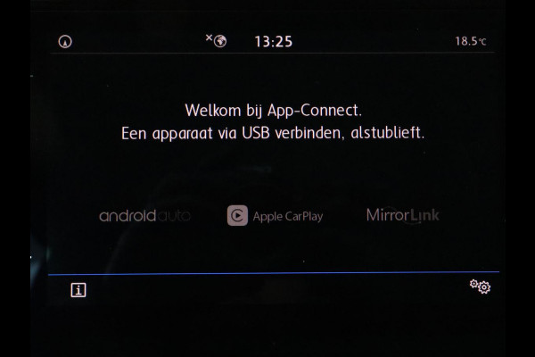 Volkswagen Golf 1.5 TSI Highline | Carplay | Full LED | Trekhaak | Camera | Adaptive cruise | Navigatie | Parkeerhulp | Virtual Cockpit | Climate control | Bluetooth | Getint glas