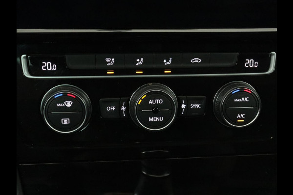 Volkswagen Golf 1.5 TSI Highline | Carplay | Full LED | Trekhaak | Camera | Adaptive cruise | Navigatie | Parkeerhulp | Virtual Cockpit | Climate control | Bluetooth | Getint glas
