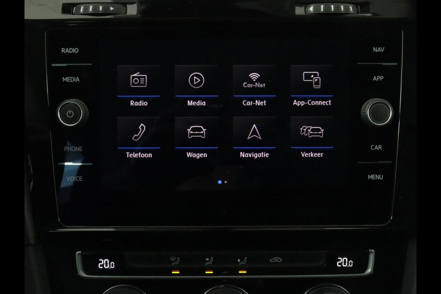Volkswagen Golf 1.5 TSI Highline | Carplay | Full LED | Trekhaak | Camera | Adaptive cruise | Navigatie | Parkeerhulp | Virtual Cockpit | Climate control | Bluetooth | Getint glas