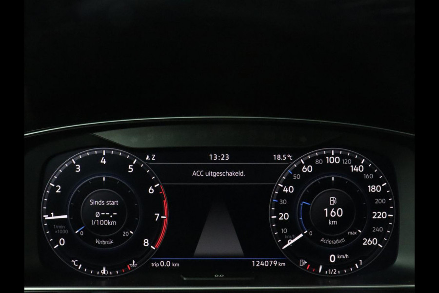 Volkswagen Golf 1.5 TSI Highline | Carplay | Full LED | Trekhaak | Camera | Adaptive cruise | Navigatie | Parkeerhulp | Virtual Cockpit | Climate control | Bluetooth | Getint glas