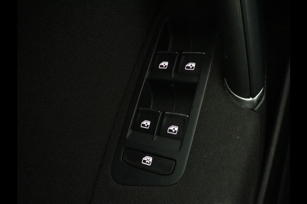 Volkswagen Golf 1.5 TSI Highline | Carplay | Full LED | Trekhaak | Camera | Adaptive cruise | Navigatie | Parkeerhulp | Virtual Cockpit | Climate control | Bluetooth | Getint glas