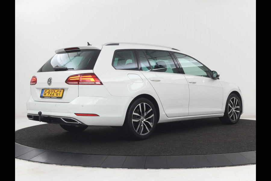 Volkswagen Golf 1.5 TSI Highline | Carplay | Full LED | Trekhaak | Camera | Adaptive cruise | Navigatie | Parkeerhulp | Virtual Cockpit | Climate control | Bluetooth | Getint glas