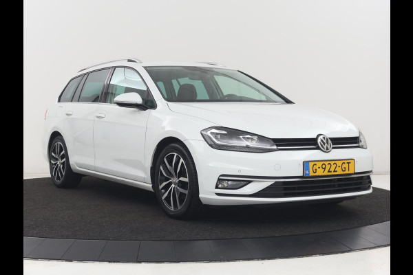 Volkswagen Golf 1.5 TSI Highline | Carplay | Full LED | Trekhaak | Camera | Adaptive cruise | Navigatie | Parkeerhulp | Virtual Cockpit | Climate control | Bluetooth | Getint glas