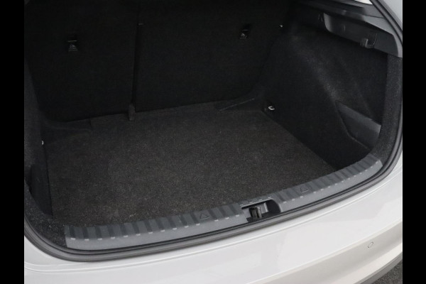 Škoda SCALA 1.0 TSI Business Edition | Stoelverwarming | Virtual Cockpit | Keyless | Carplay | Navigatie | Parkeerhulp | Climate control | Bluetooth | Cruise control
