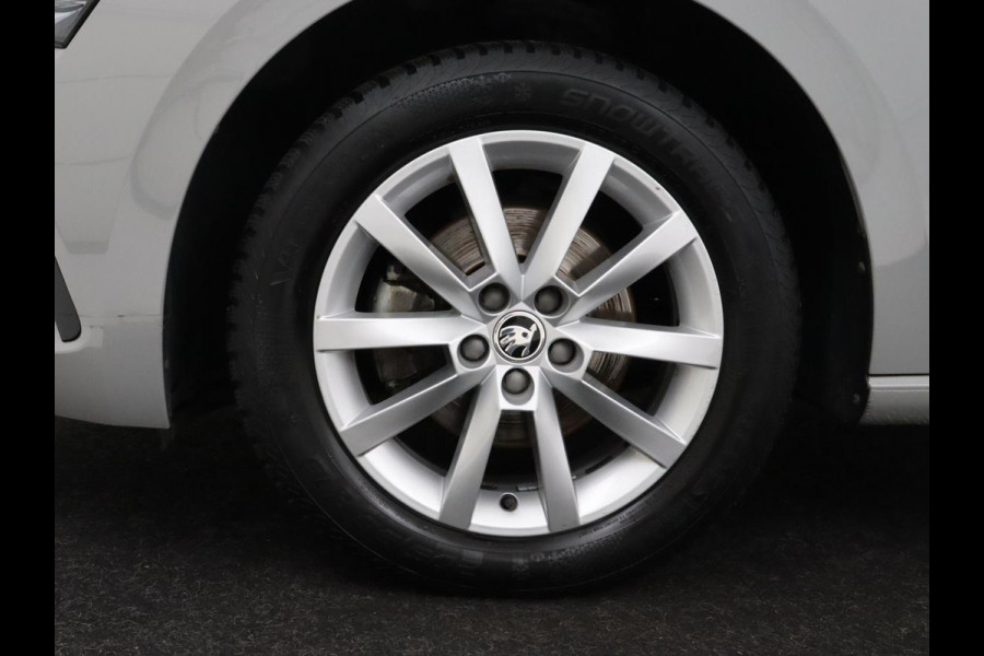 Škoda SCALA 1.0 TSI Business Edition | Stoelverwarming | Virtual Cockpit | Keyless | Carplay | Navigatie | Parkeerhulp | Climate control | Bluetooth | Cruise control