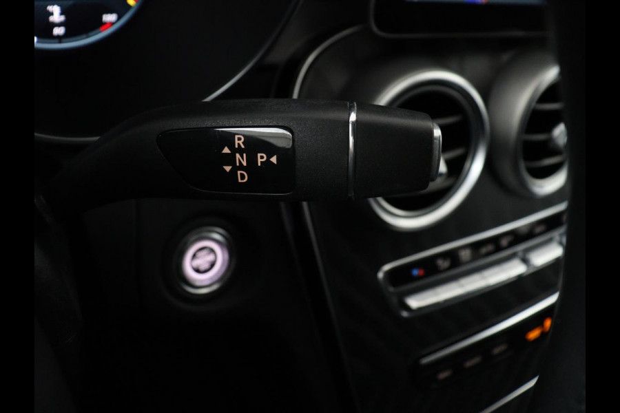 Mercedes-Benz C-Klasse 160 AMG Limited | Stoelverwarming | Leder/Alcantara | Trekhaak | Camera | Park Assist | Navigatie | Digitale Cockpit | Climate control | Cruise control | 18'' | Bluetooth
