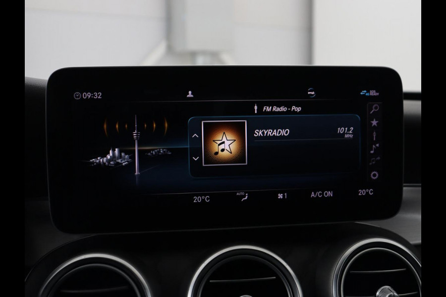 Mercedes-Benz C-Klasse 160 AMG Limited | Stoelverwarming | Leder/Alcantara | Trekhaak | Camera | Park Assist | Navigatie | Digitale Cockpit | Climate control | Cruise control | 18'' | Bluetooth