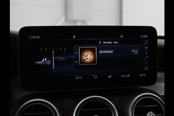 Mercedes-Benz C-Klasse 160 AMG Limited | Stoelverwarming | Leder/Alcantara | Trekhaak | Camera | Park Assist | Navigatie | Digitale Cockpit | Climate control | Cruise control | 18'' | Bluetooth