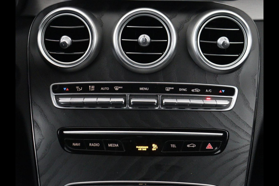Mercedes-Benz C-Klasse 160 AMG Limited | Stoelverwarming | Leder/Alcantara | Trekhaak | Camera | Park Assist | Navigatie | Digitale Cockpit | Climate control | Cruise control | 18'' | Bluetooth