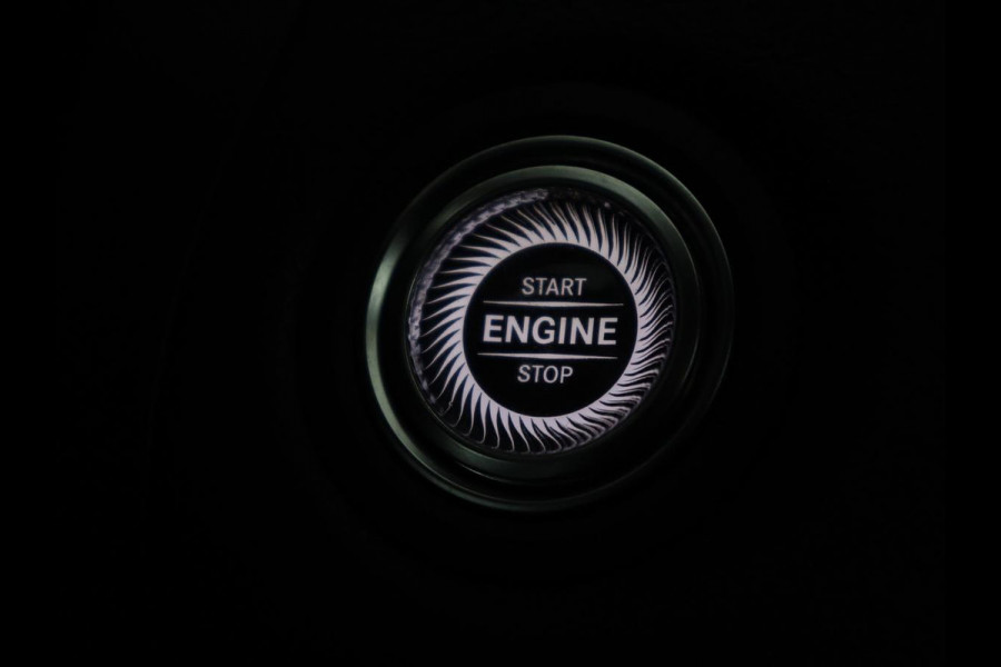 Mercedes-Benz C-Klasse 160 AMG Limited | Stoelverwarming | Leder/Alcantara | Trekhaak | Camera | Park Assist | Navigatie | Digitale Cockpit | Climate control | Cruise control | 18'' | Bluetooth