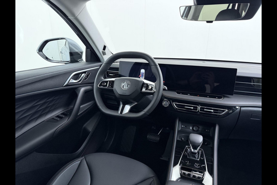 MG HS 1.5 TGDI Luxury PHEV VAN: 39.900,- VOOR: 34.440,- UW WKVOORDEEL: 5.460,- | PLUG-IN HYBRIDE | 272PK NIEUWE AUTO | >1.000 KM TOTAAL BEREIK | 1E REGISTRATIE 03-2026 | 360° CAMERA | ELEKTRISCHE ACHTERKLEP | 7 JAAR MG GARANTIE T/M 2033 | APPLE CARPLAY | ANDROID AUTO | STOELVERWARMING | FULL LED | ELEKTRISCHE STOELEN