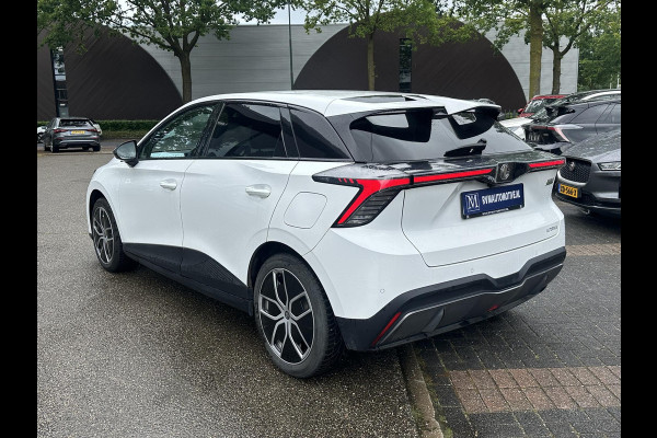 MG Mg4 electric Luxury 64 kWh SOH 98% | 16.000KM! |360 CAMERA| 7 JAAR MG GARANTIE T/M 04-2031| KEYLESS ENTRY| ELEK. STOEL| DODE HOEK SENSOR| STOEL + STUURVERWARMING| ADAPTIVE CRUISE CONTROL