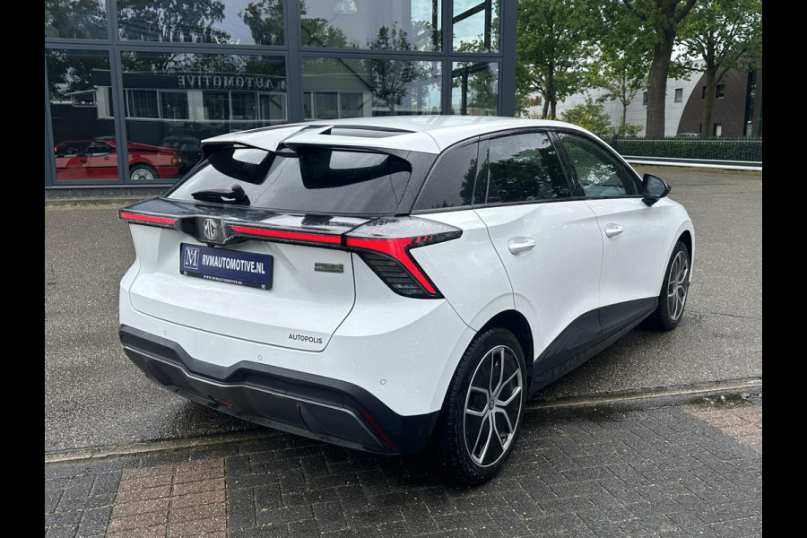 MG Mg4 electric Luxury 64 kWh SOH 98% | 16.000KM! |360 CAMERA| 7 JAAR MG GARANTIE T/M 04-2031| KEYLESS ENTRY| ELEK. STOEL| DODE HOEK SENSOR| STOEL + STUURVERWARMING| ADAPTIVE CRUISE CONTROL
