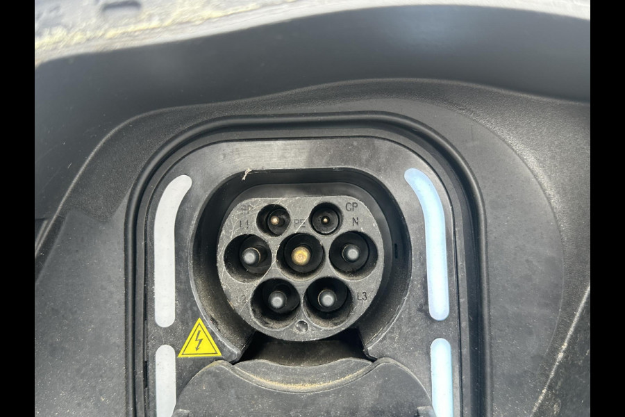 MG Mg4 electric Luxury 64 kWh SOH 98% | 16.000KM! |360 CAMERA| 7 JAAR MG GARANTIE T/M 04-2031| KEYLESS ENTRY| ELEK. STOEL| DODE HOEK SENSOR| STOEL + STUURVERWARMING| ADAPTIVE CRUISE CONTROL