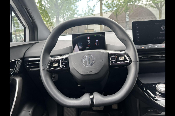 MG Mg4 electric Luxury 64 kWh SOH 98% | 16.000KM! |360 CAMERA| 7 JAAR MG GARANTIE T/M 04-2031| KEYLESS ENTRY| ELEK. STOEL| DODE HOEK SENSOR| STOEL + STUURVERWARMING| ADAPTIVE CRUISE CONTROL