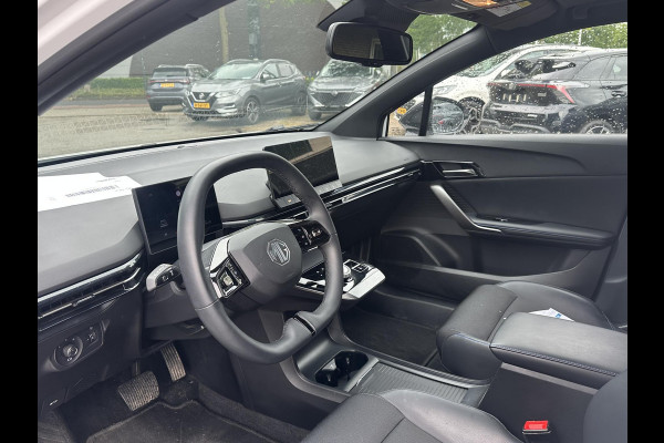 MG Mg4 electric Luxury 64 kWh SOH 98% | 16.000KM! |360 CAMERA| 7 JAAR MG GARANTIE T/M 04-2031| KEYLESS ENTRY| ELEK. STOEL| DODE HOEK SENSOR| STOEL + STUURVERWARMING| ADAPTIVE CRUISE CONTROL