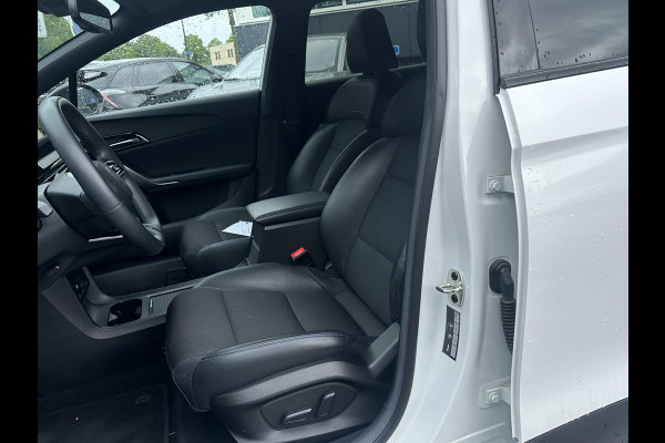 MG Mg4 electric Luxury 64 kWh SOH 98% | 16.000KM! |360 CAMERA| 7 JAAR MG GARANTIE T/M 04-2031| KEYLESS ENTRY| ELEK. STOEL| DODE HOEK SENSOR| STOEL + STUURVERWARMING| ADAPTIVE CRUISE CONTROL