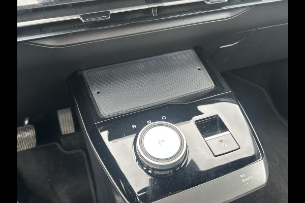 MG Mg4 electric Luxury 64 kWh SOH 98% | 16.000KM! |360 CAMERA| 7 JAAR MG GARANTIE T/M 04-2031| KEYLESS ENTRY| ELEK. STOEL| DODE HOEK SENSOR| STOEL + STUURVERWARMING| ADAPTIVE CRUISE CONTROL