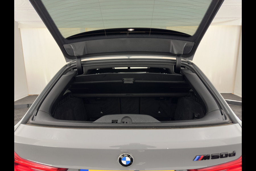 BMW 5 Serie Touring M550d xDrive High Executive M-Sportpack Aut. *PANO | LEATHER | LASER-LED | BLINDSPOT | MEMORY-PACK | HARMAN/KARDON |  DIGI-COCKPIT | AMBIENTLIGHT | SHIFTPADDLES | HEAD-UP | ADAPTIVE-CRUISE | TOWBAR | 19''ALU*