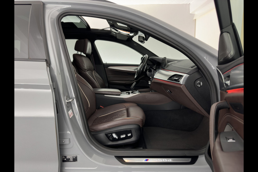 BMW 5 Serie Touring M550d xDrive High Executive M-Sportpack Aut. *PANO | LEATHER | LASER-LED | BLINDSPOT | MEMORY-PACK | HARMAN/KARDON |  DIGI-COCKPIT | AMBIENTLIGHT | SHIFTPADDLES | HEAD-UP | ADAPTIVE-CRUISE | TOWBAR | 19''ALU*