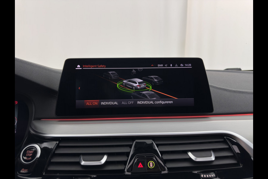 BMW 5 Serie Touring M550d xDrive High Executive M-Sportpack Aut. *PANO | LEATHER | LASER-LED | BLINDSPOT | MEMORY-PACK | HARMAN/KARDON |  DIGI-COCKPIT | AMBIENTLIGHT | SHIFTPADDLES | HEAD-UP | ADAPTIVE-CRUISE | TOWBAR | 19''ALU*